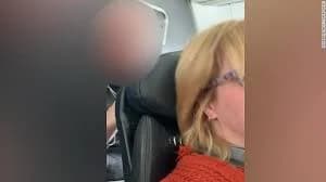 ถกเดือดเก้าอี้บนเครื่องบินโลวคอสต์เอนได้หรือไม่ หลังครูในสหรัฐฯโดนทุบเบาะ