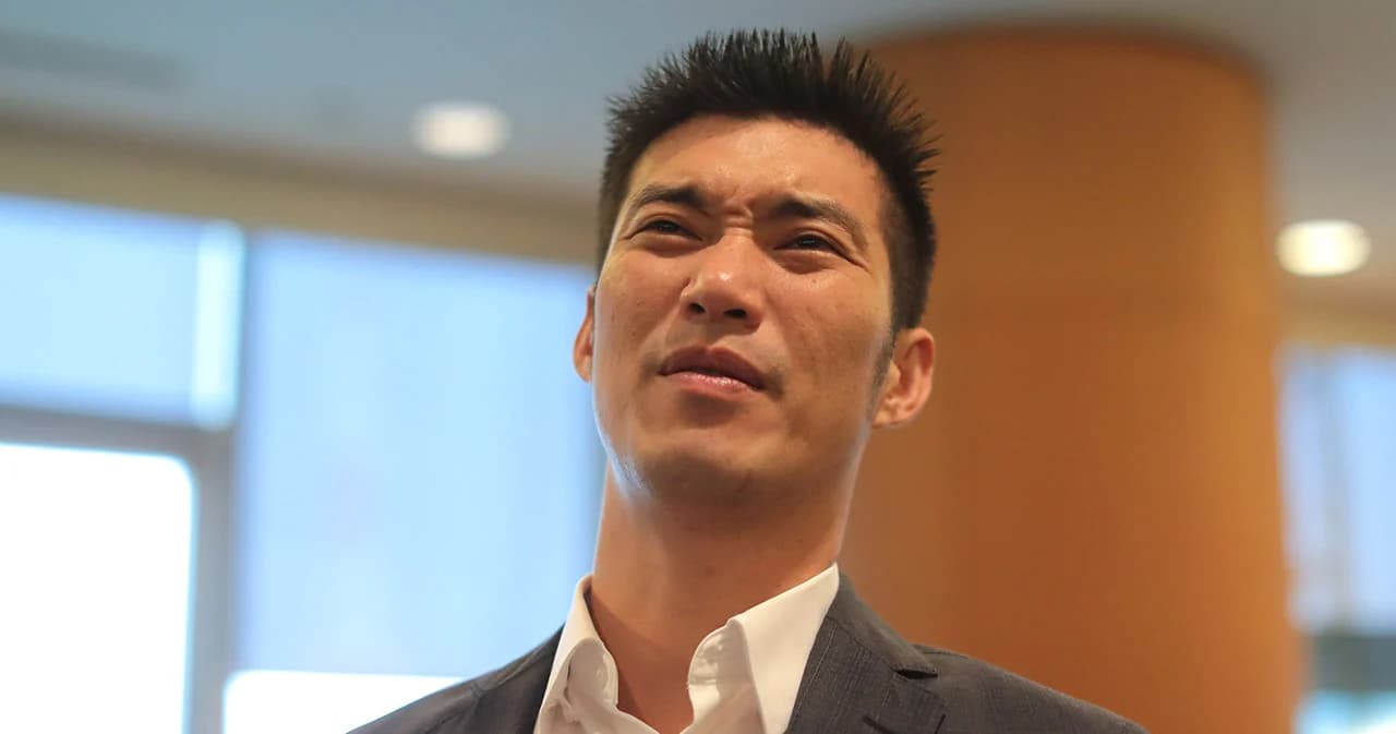 “เราแค่อยากทำพรรคการเมืองให้โปร่งใส” ธนาธรให้สัมภาษณ์ 1 วันก่อนถูกยุบ