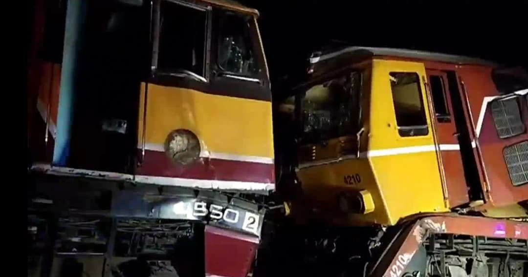 รถไฟบรรทุกสินค้าชนรถไฟโดยสารที่ อ.ปากท่อ จ.ราชบุรี บาดเจ็บนับสิบราย