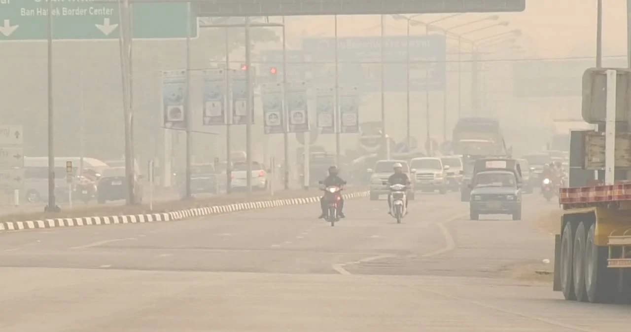 เมืองตราดเข้าขั้นวิกฤต หมอกควันปกคลุมเมือง เหตุไฟป่าเขาบรรทัด เข้าสู่วันที่ 6