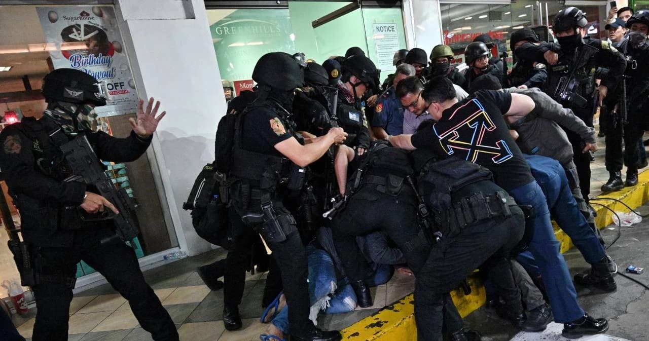 อดีตรปภ.กราดยิงในห้างฯฟิลิปปินส์ ล่าสุดยอมปล่อยตัวประกันและมอบตัวแล้ว