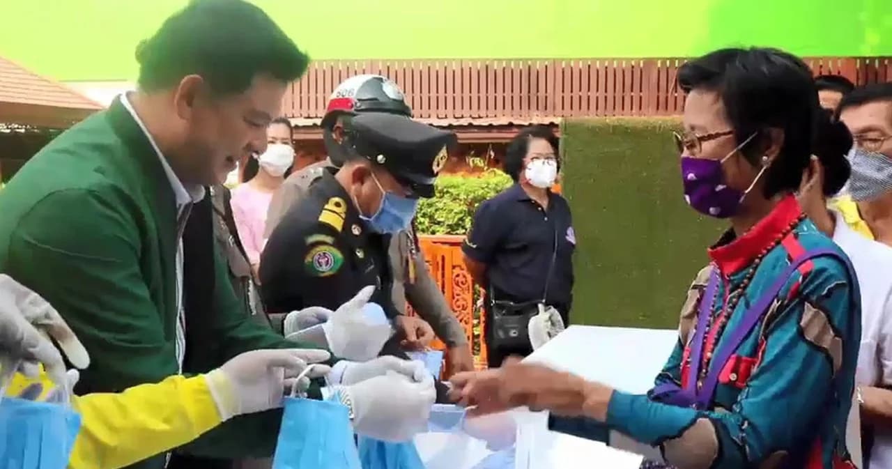 “สิระ” ควักเงินเดือน ส.ส. ซื้อหน้ากากอนามัยได้หมื่นชิ้นแจกประชาชน