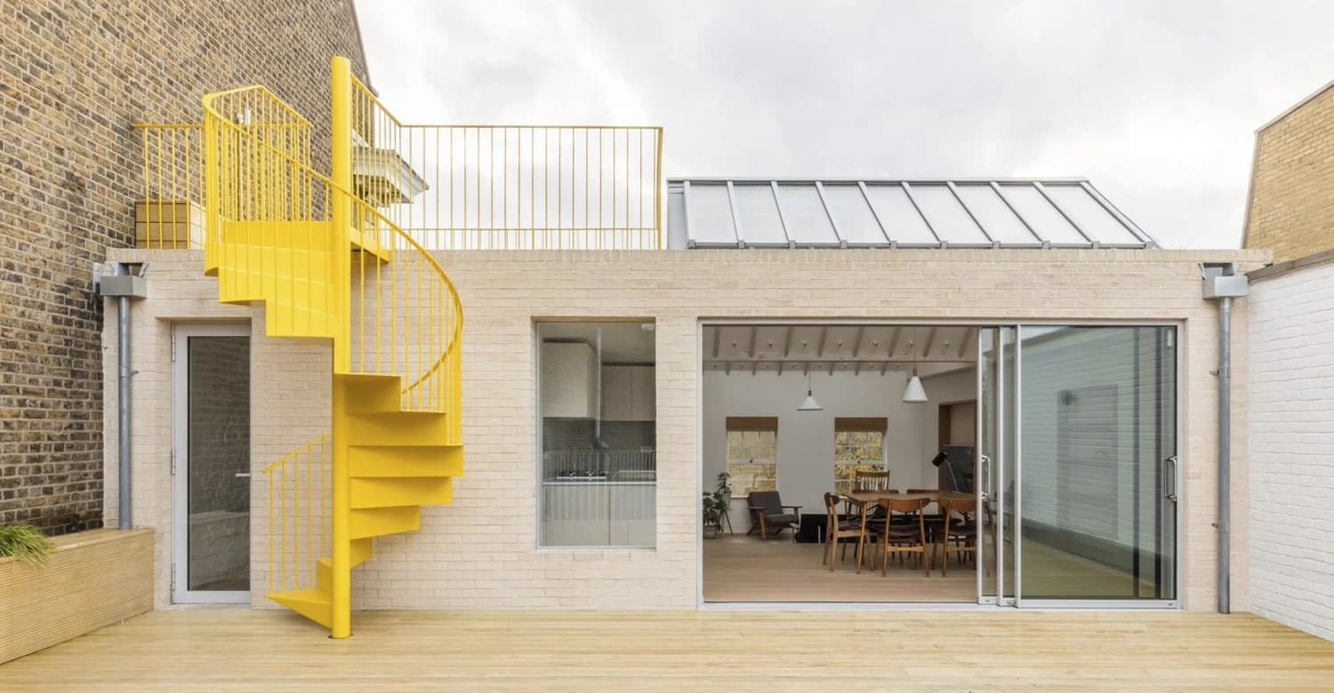 ไอเดียบ้านบนดาดฟ้า Mile End Road in London