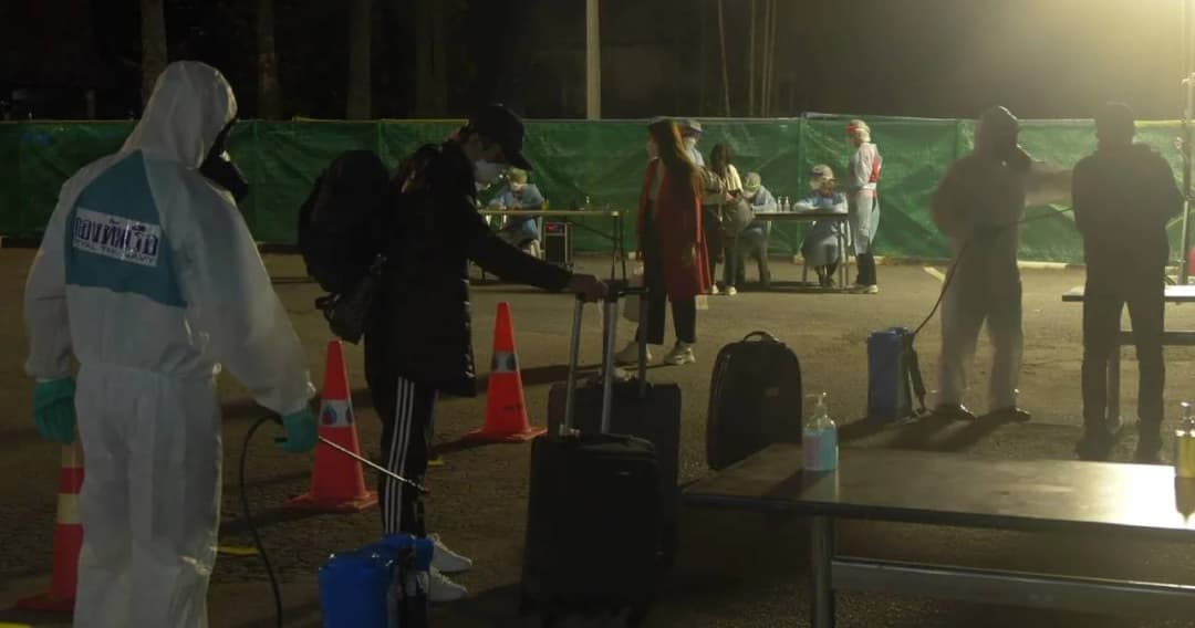 คนไทยจากเกาหลีใต้ 59 ชีวิต เข้ากักตัวสัตหีบ 14 วัน ตามแผนรับมือโควิด-19