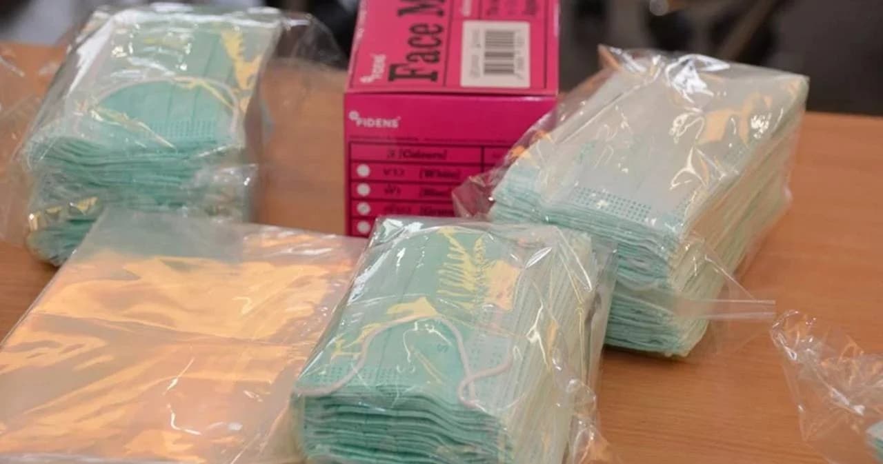 พาณิชย์ จับผู้ค้าหน้ากากอนามัยแพงเกินจริงแล้ว 102 ราย โทษสูงคุก 7 ปี ปรับ 1.4 แสนบาท