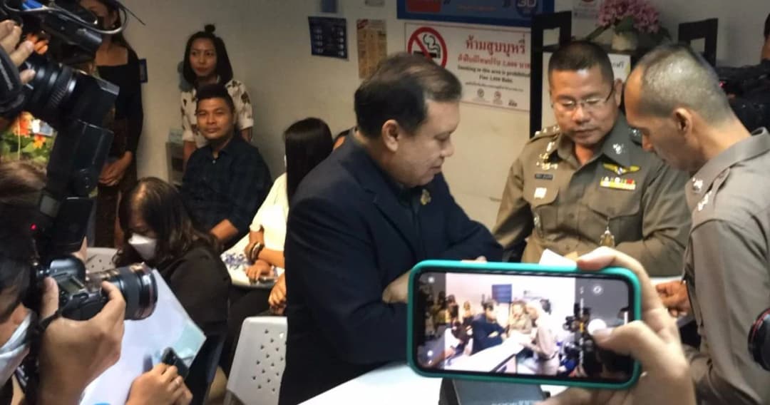 “สนธิญา” สมาชิก พปชร. ร้อง ปอท.สอบ “แหม่มโพธิ์ดำ” ปมแฉ บอย กักตุนหน้ากาก