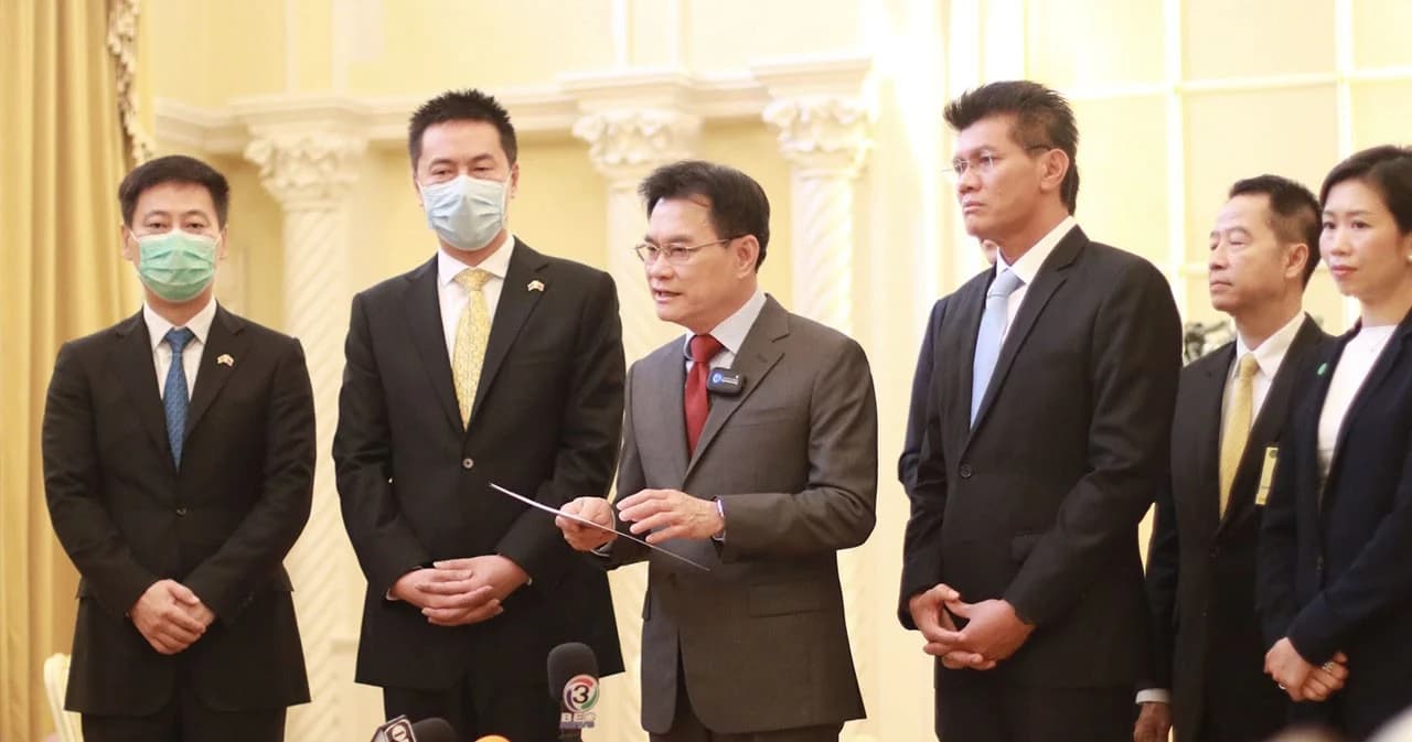 รมว.พาณิชย์ เจรจาอุปทูตจีน ขอซื้อหน้ากากอนามัยมาเสริม หลังผลิตไม่พอใช้