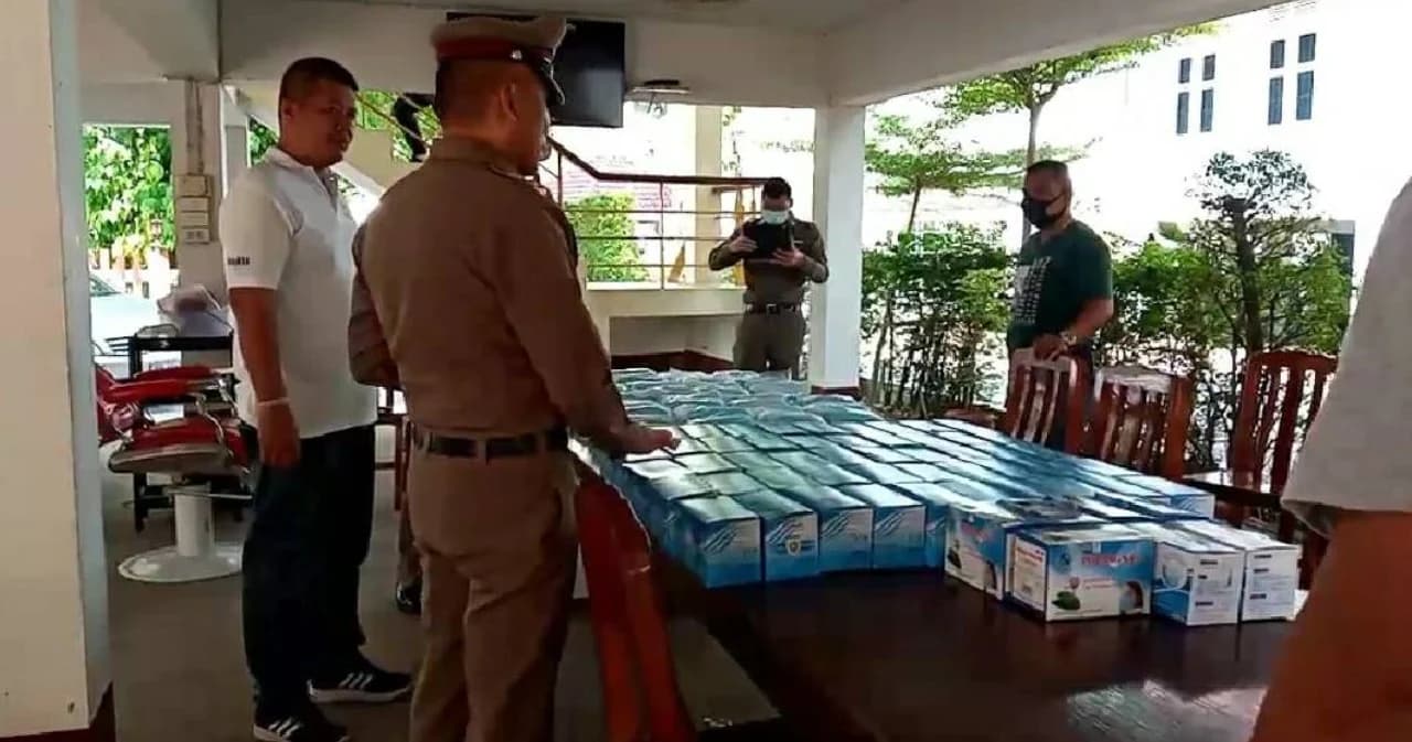 ปคบ.บุกจับหน้ากากอนามัยขายแพง ตลาดอรัญประเทศและตลาดโรงเกลือ ยึดกว่า 5,000 ชิ้น