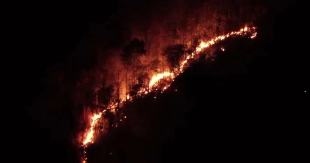 ไฟป่าดอยพระบาทยังวิกฤต ไหม้ต่อเนื่อง 4 วัน ขยายวงกว้าง 350 ไร่
