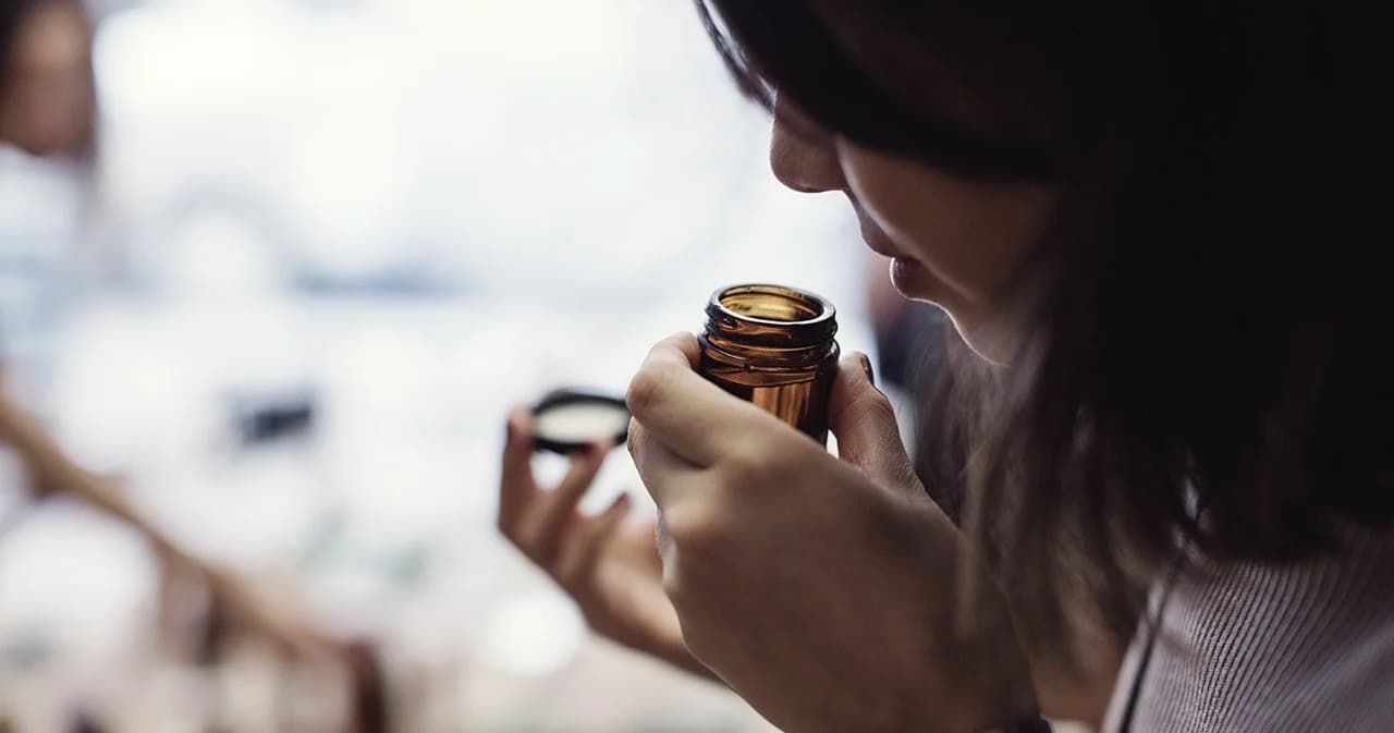 คณะแพทย์อังกฤษเผย การไม่ได้กลิ่นและไม่รับรู้รสชาติ เป็นอาการหนึ่งของโรค covid-19