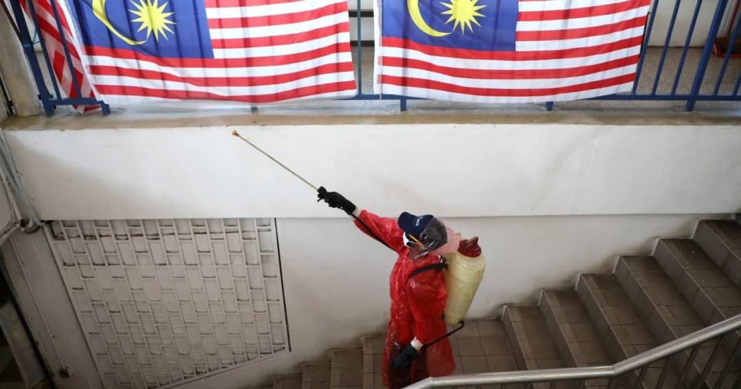 กษัตริย์-ราชินีแห่งมาเลเซียทรงกักโรค 14 วัน หลังจนท.วังหลายรายติดโควิด-19