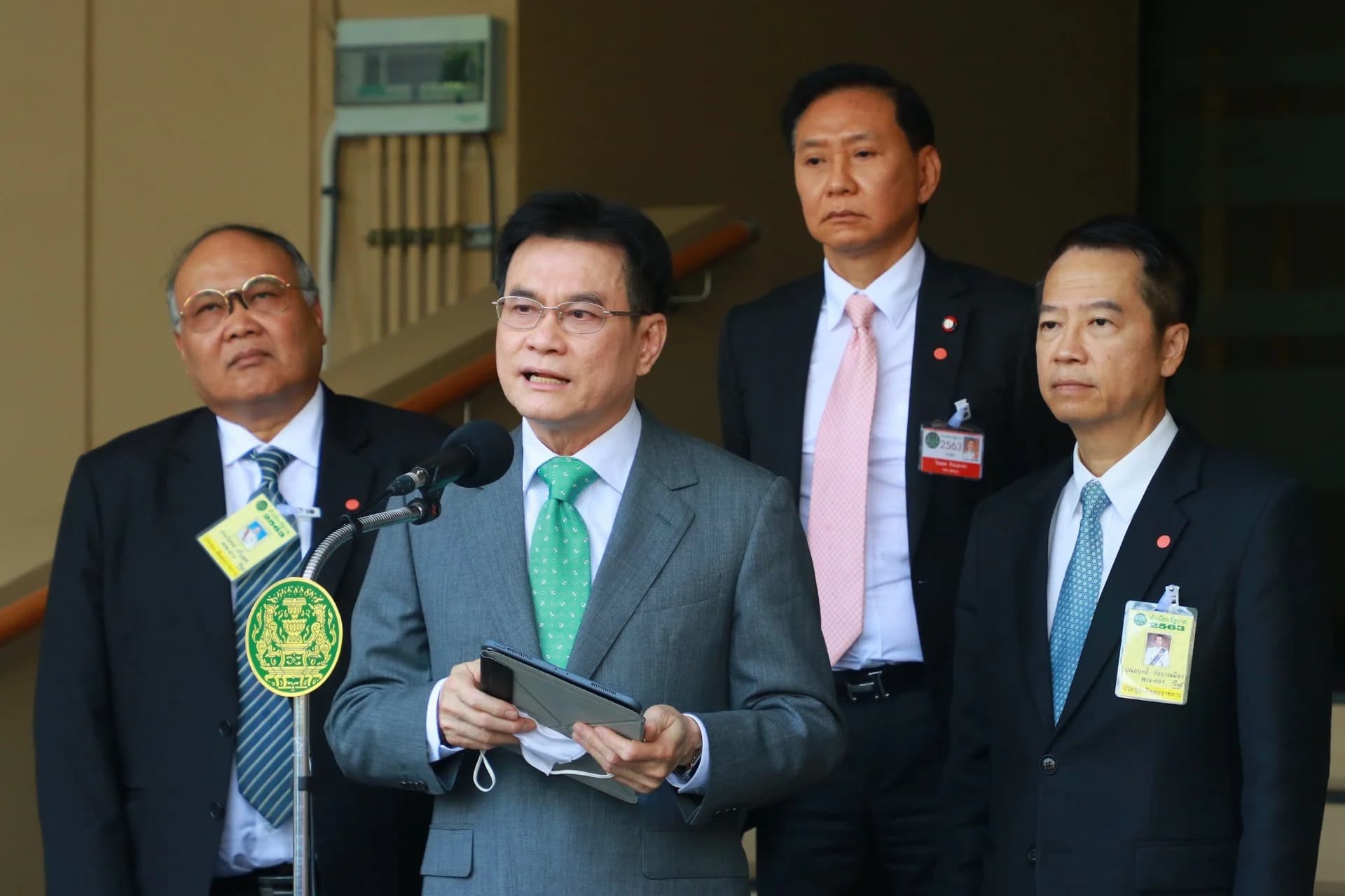 จุรินทร์ เชื่อรัฐบาลยังเดินต่อไปยันไม่ได้ยิน รัฐบาลแห่งชาติ