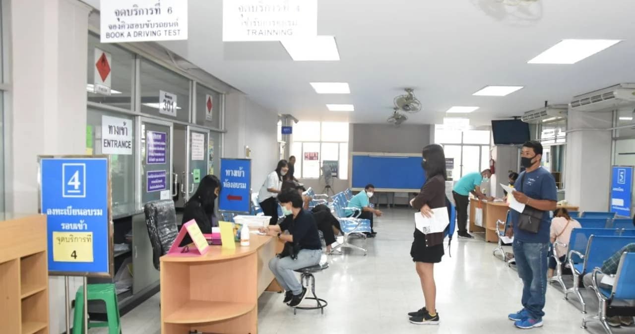 ขนส่งฯ งดให้ทำใบอนุญาตขับรถชั่วคราวตั้งแต่ 31 มี.ค. จนกว่าจะยกเลิกสถานการณ์ฉุกเฉิน