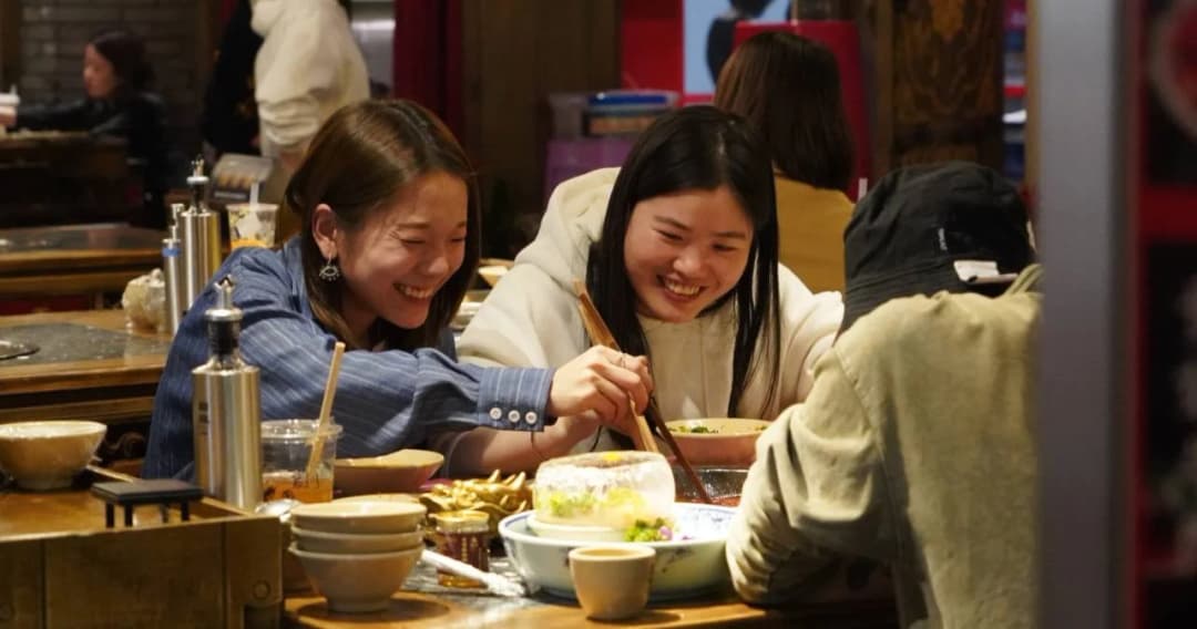 ร้านหม้อไฟนับร้อยในมณฑลเสฉวนให้สิทธิกินฟรีตลอดปีแก่บุคลากรทางการแพทย์