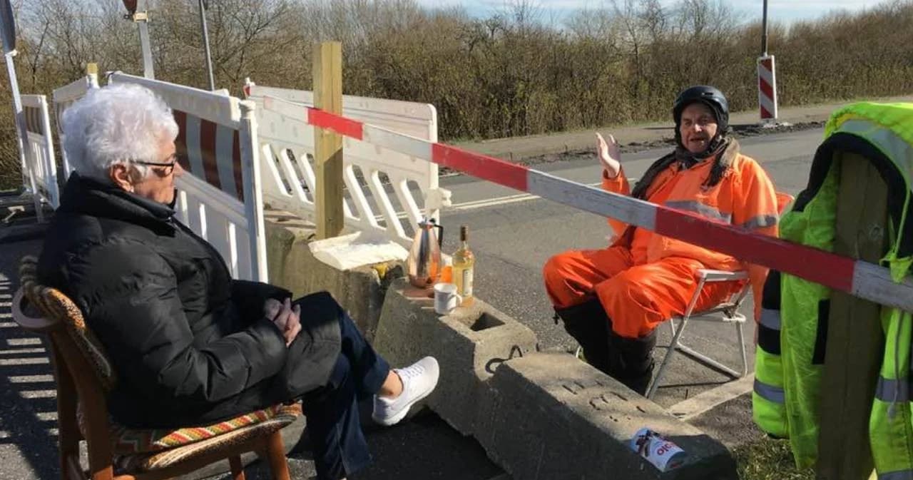 คู่รักสูงวัยเยอรมัน-เดนมาร์ก นัดเจอกันที่ชายแดนทุกวันหลังปิดประเทศ