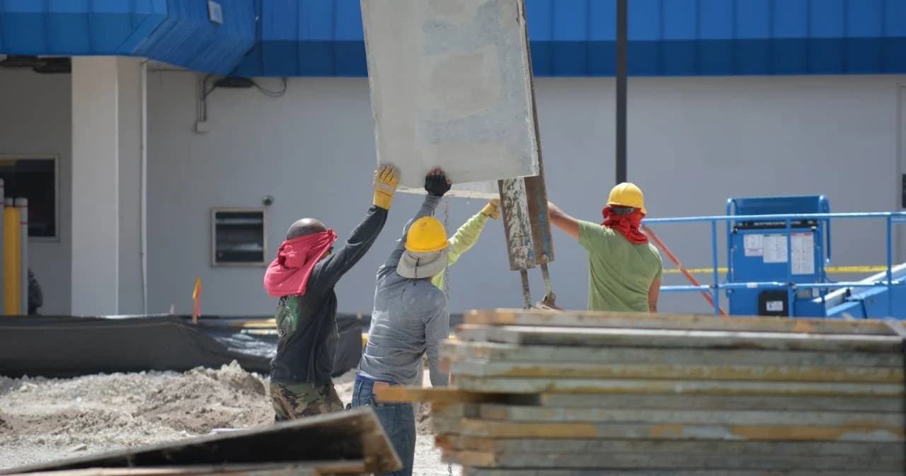 สิงคโปร์กักบริเวณแรงงานต่างชาติ 2 หมื่นราย ป้องกันการแพร่ของโควิด-19