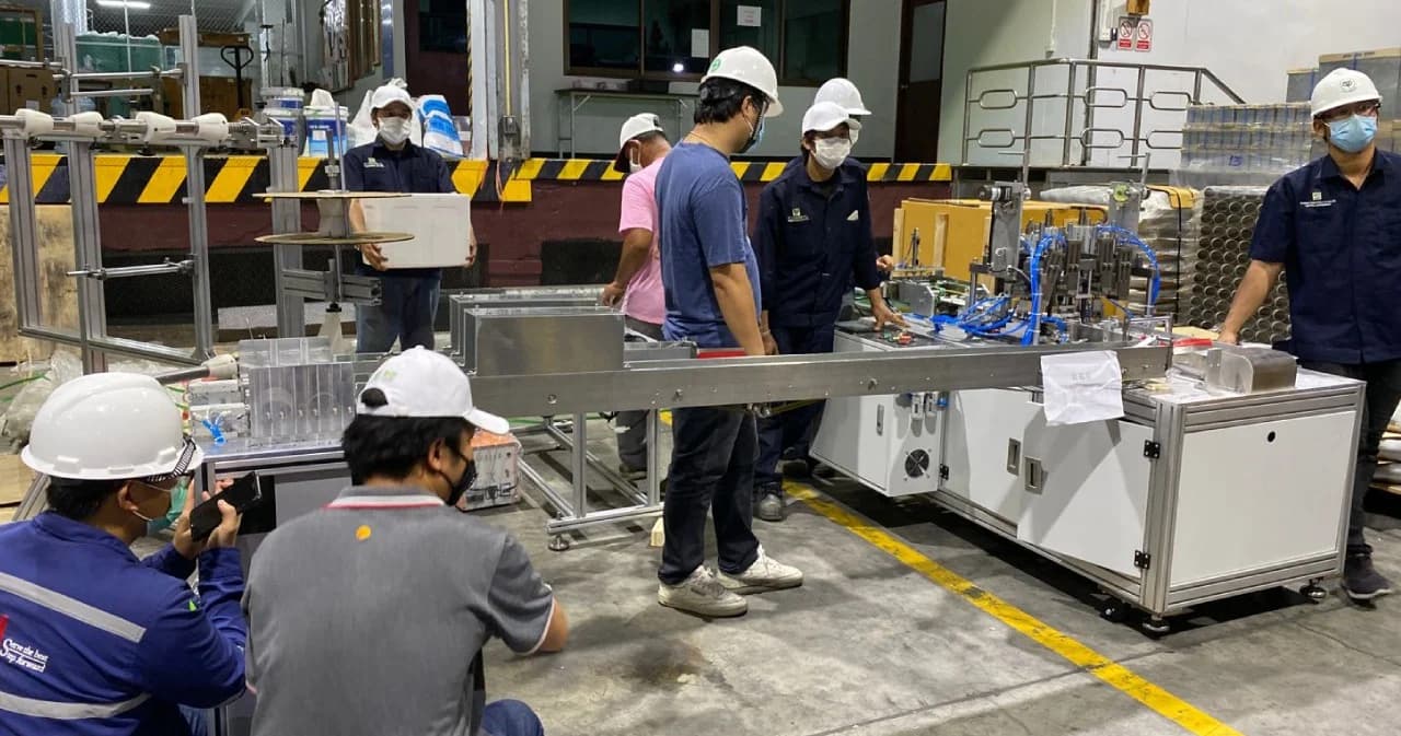 คืบหน้า ! โรงงานหน้ากากซีพีพร้อมกว่า 80% นำเข้าเครื่องจักรถึงสุวรรณภูมิแล้ว