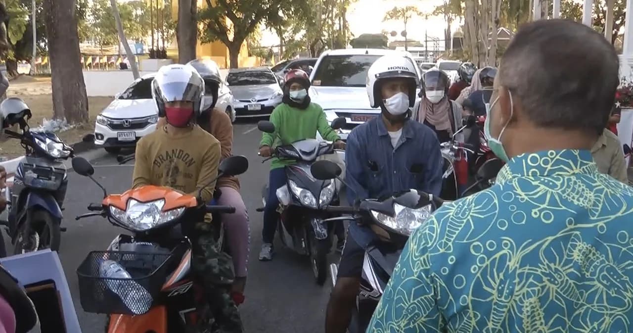 อยู่ต่อก็ไม่มีกิน แรงงานเจรจาขอภูเก็ต เปิดเกาะอีกครั้งเพื่อเดินทางกลับบ้านเกิด