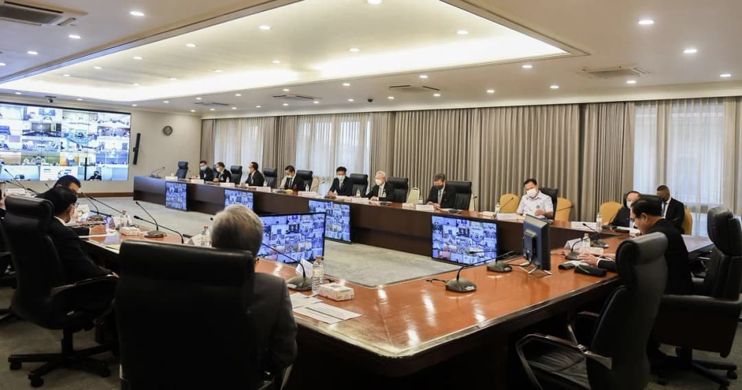 นายกฯ ถกศบค.เต็มคณะ ไม่ขยายเคอร์ฟิว-สั่งจัดคิวคนไทยกลับจากตปท.