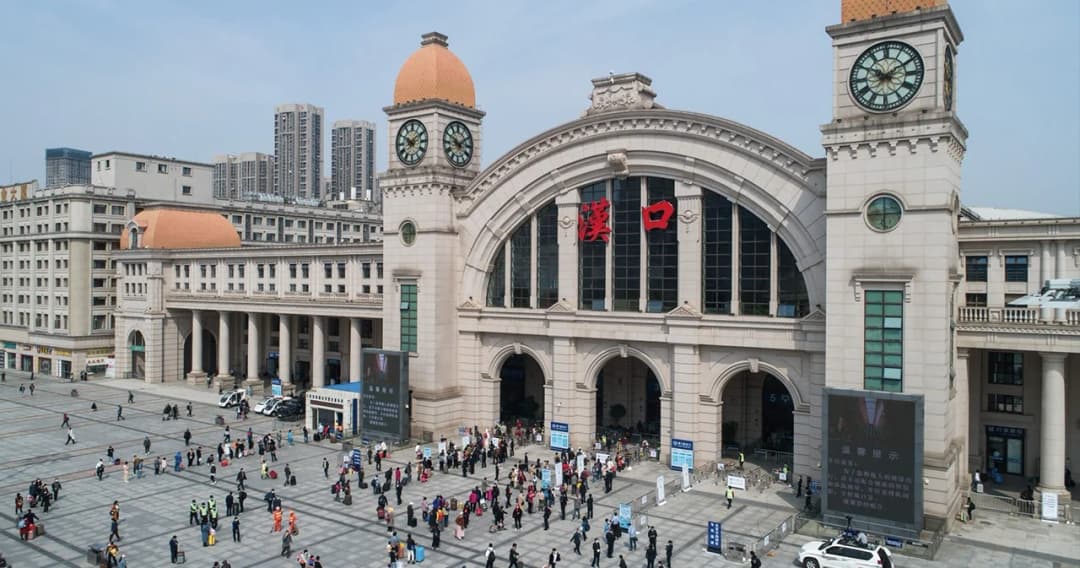 เปิดอู่ฮั่นวันเเรก ยอดใช้ขนส่งสาธารณะทะลุ 6.2 เเสนคน