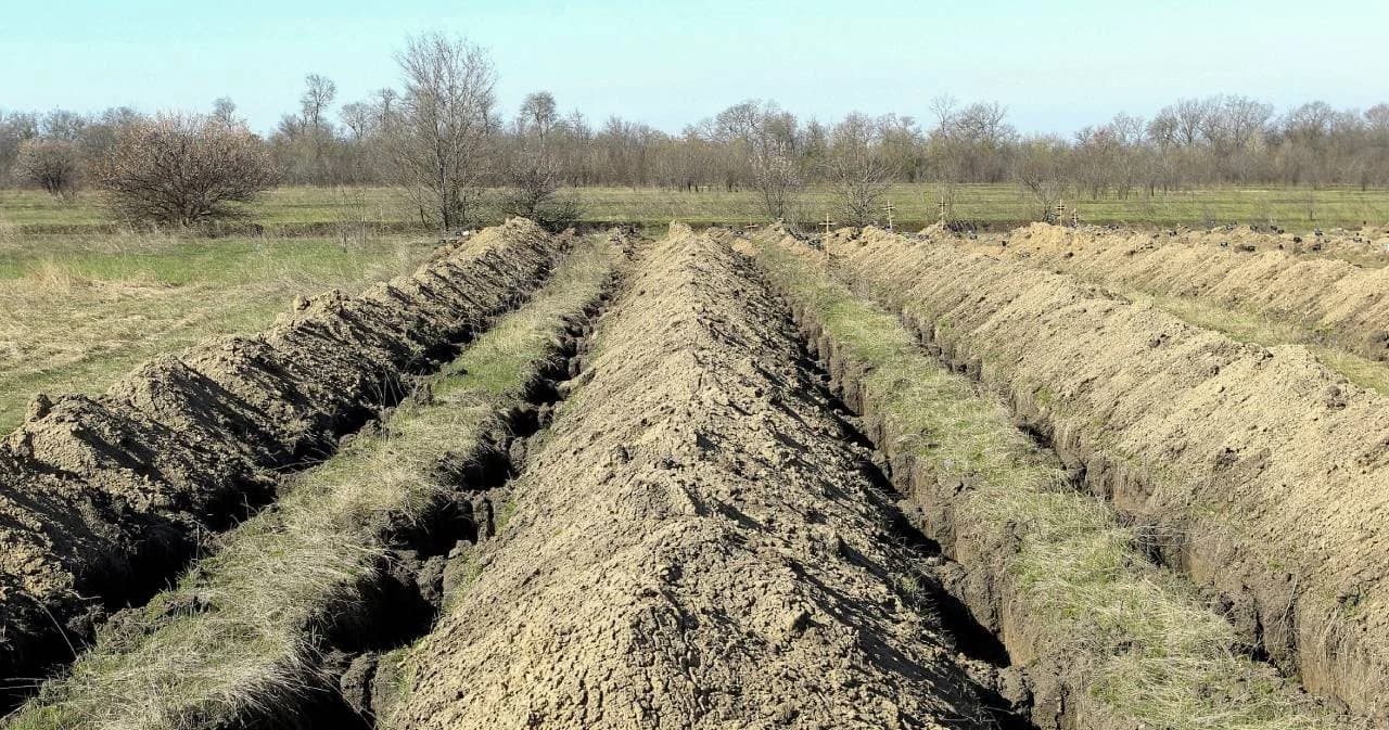 ยูเครนขุดหลุมศพรองรับผู้เสียชีวิตจากไวรัสโควิด-19