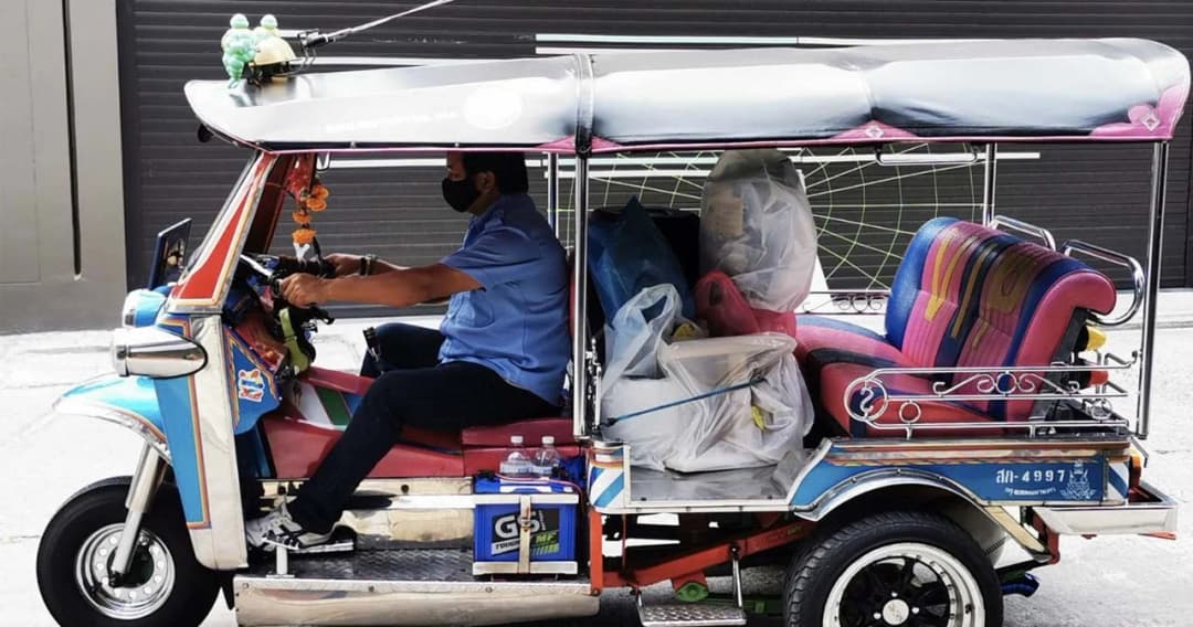 สร้างโอกาสจากวิกฤติ ผัน “รถตุ๊กๆ” รับส่งคน มาเป็น “ตุ๊ก ตุ๊ก เอ็กซ์” เดลิเวอรี่รับส่งของ