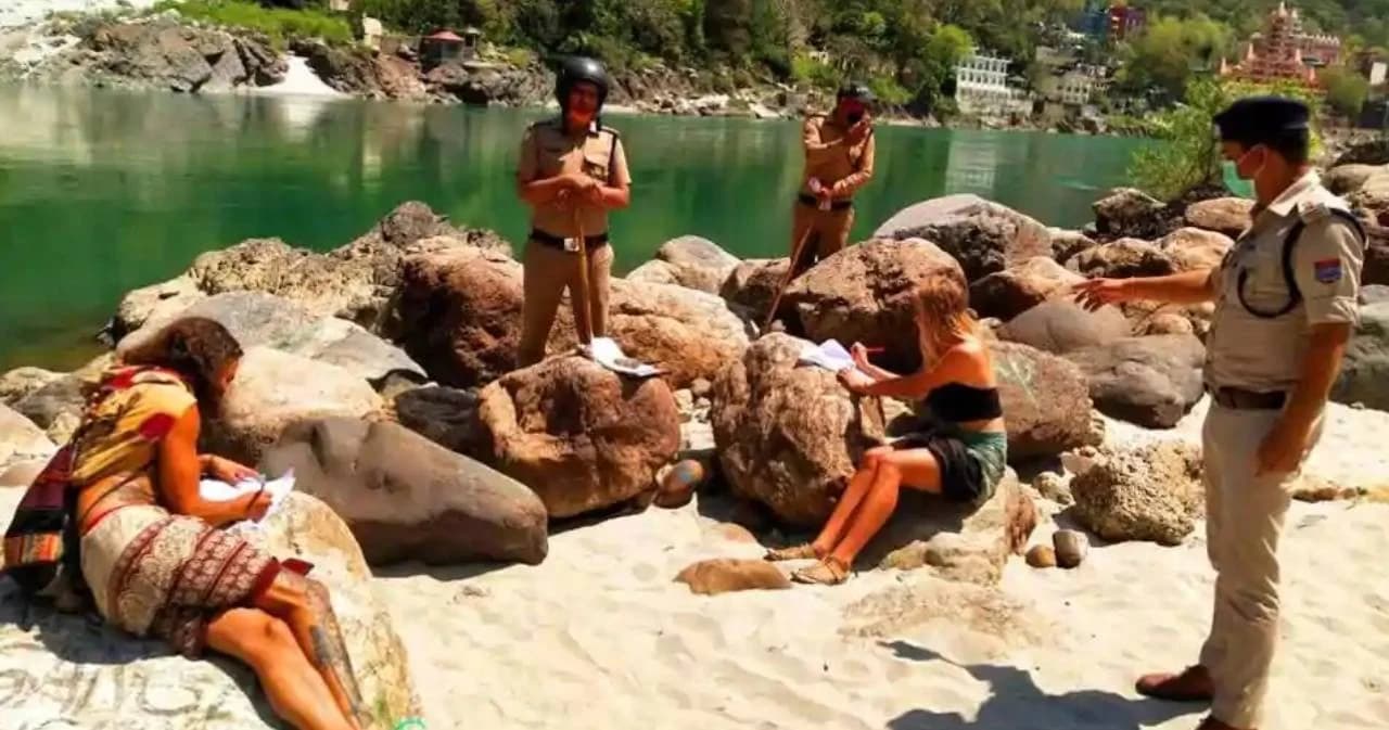 ตำรวจอินเดียสั่งนักท่องเที่ยวคัดลายมือขอโทษ 500 จบ หลังฝ่าฝืนคำสั่งเคอร์ฟิว