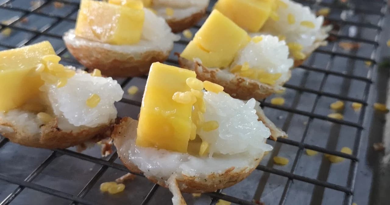 เปิดเมนูแปลก ขนมครกไส้ข้าวเหนียวมะม่วง ขายดีสู้ภัยโควิด-19