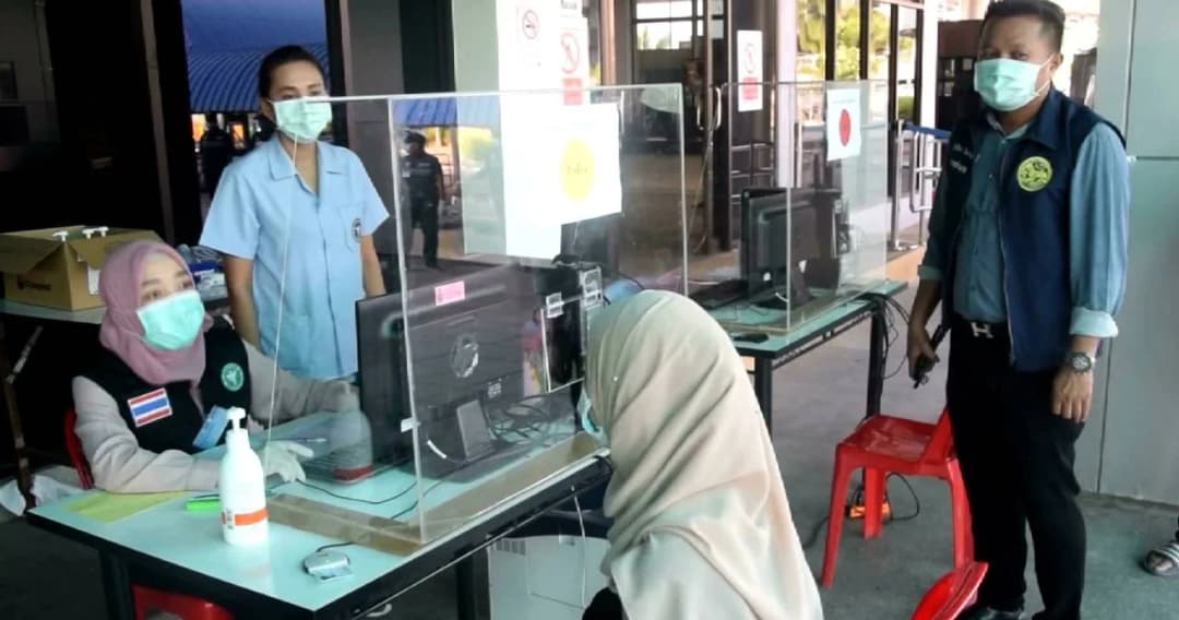 ผู้ว่าฯ นราธิวาส รับคนไทยกลับจากมาเลยเซียล็อตแรก 91 คน เบื้องต้นมีไข้ 1 คน