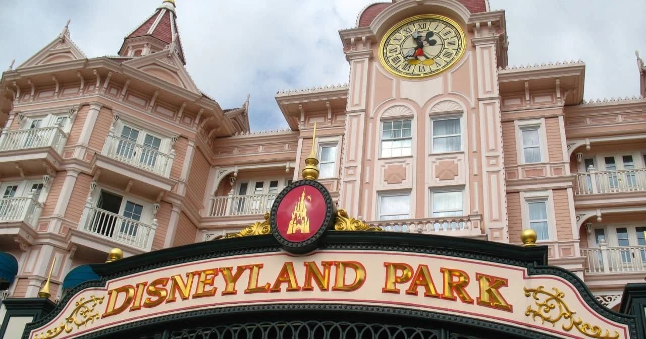 วิกฤตโควิด-19 กระทบหนัก ดิสนีย์สั่งพักงานลูกจ้าง 1 แสนคน