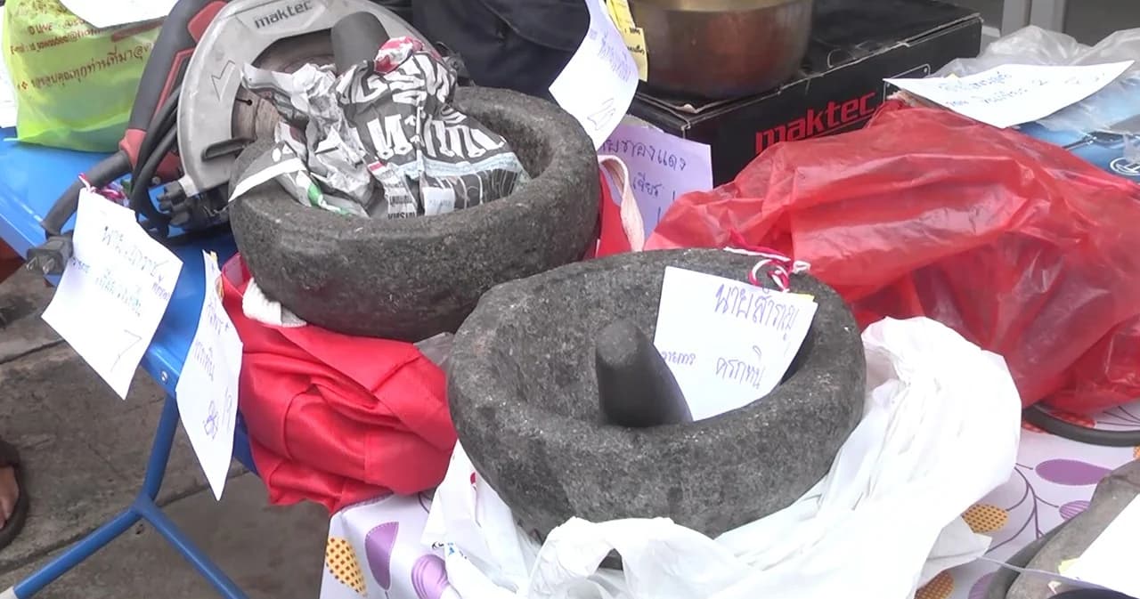 บรรเทาทุกข์ ผู้ว่าฯ พิษณุโลกช่วยไถ่ถอนครก หม้อหุงข้าว จากโรงรับจำนำให้ผู้ยากไร้