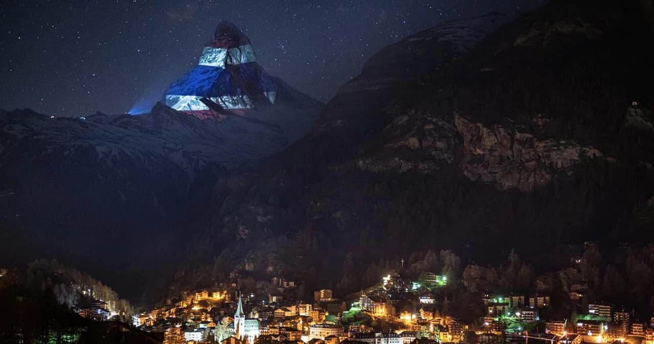 ฉายภาพธงชาติไทย บนยอดเขามัทเทอร์ฮอร์น สวิตเซอร์แลนด์ ส่งกำลังใจสู้โควิด-19