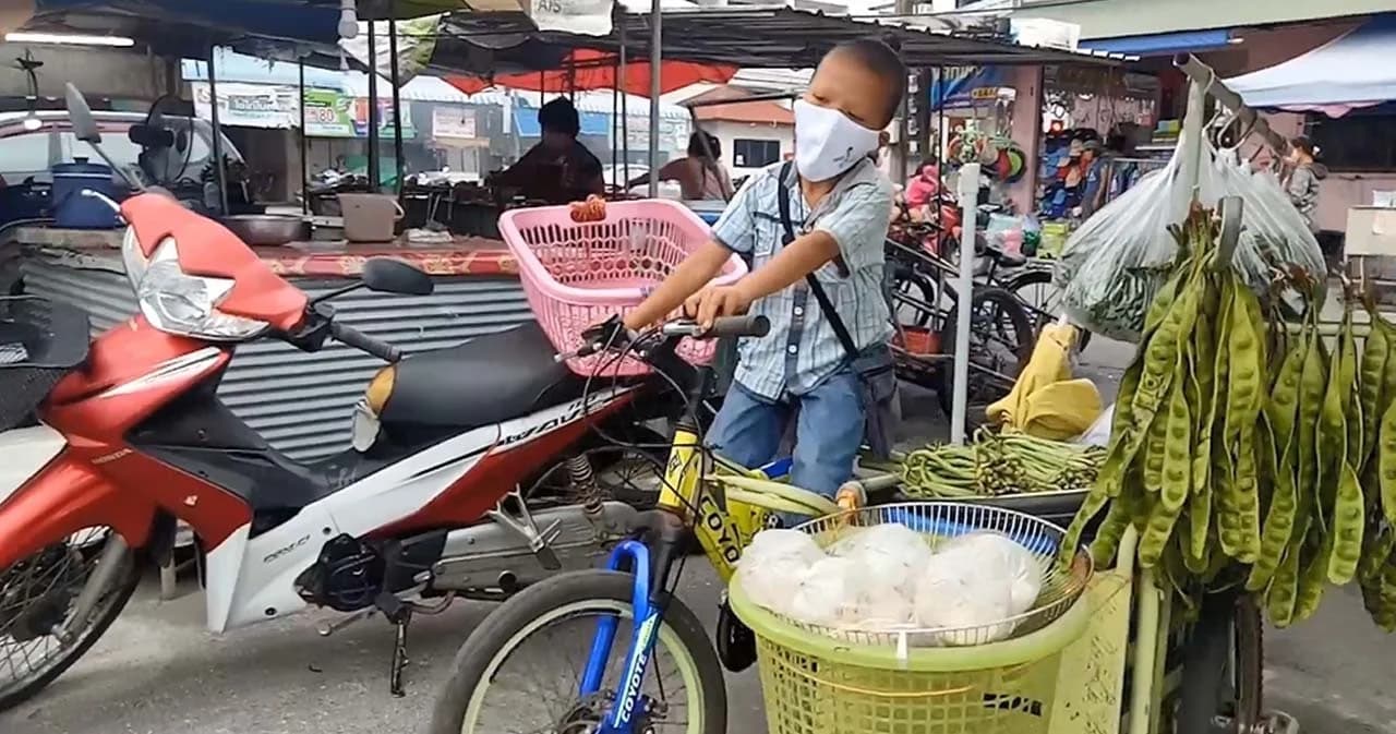 “ต๋อง” ขายผักรายได้น้อยลงช่วงโควิด แต่ย่าไม่รับเงินจากรัฐเดือนละ 5 พันบอกยังพอมีรายได้