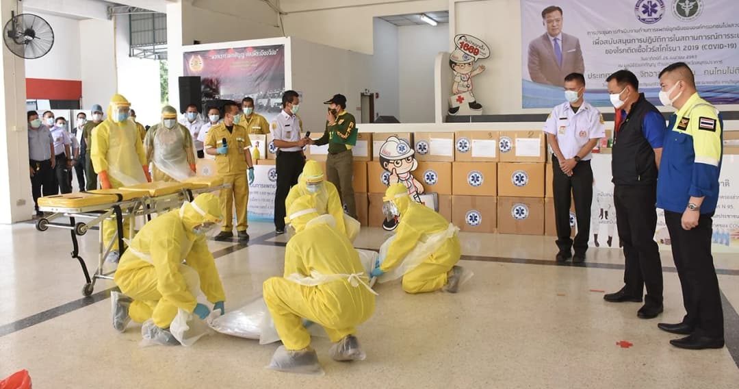 อนุทิน ชี้ไทยต้องอยู่กับโควิดอีก 2 ปี อบรมทีมมูลนิธิพร้อมรับส่งผู้ป่วย-ศพติดเชื้อ