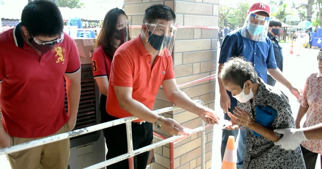 นักธุรกิจแจกเงินฉลองวันเกิด 4.2 ล้าน ผู้ได้รับผลกระทบโควิดคนละ 200 บาท