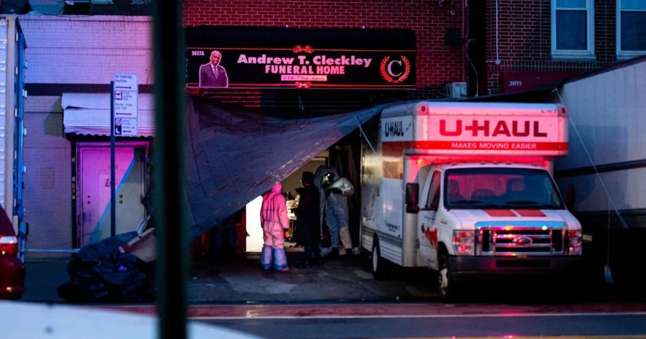 สหรัฐฯ พบศพผู้ป่วยโควิด-19 นับร้อยบนรถบรรทุกส่งกลิ่นเหม็น