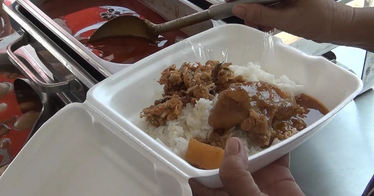 โรงแรม 4 ดาวใช้จังหวะโควิด เปิดธุรกิจข้าวราดแกง-ไก่ทอด นำกุ๊กมาปรุงขาย