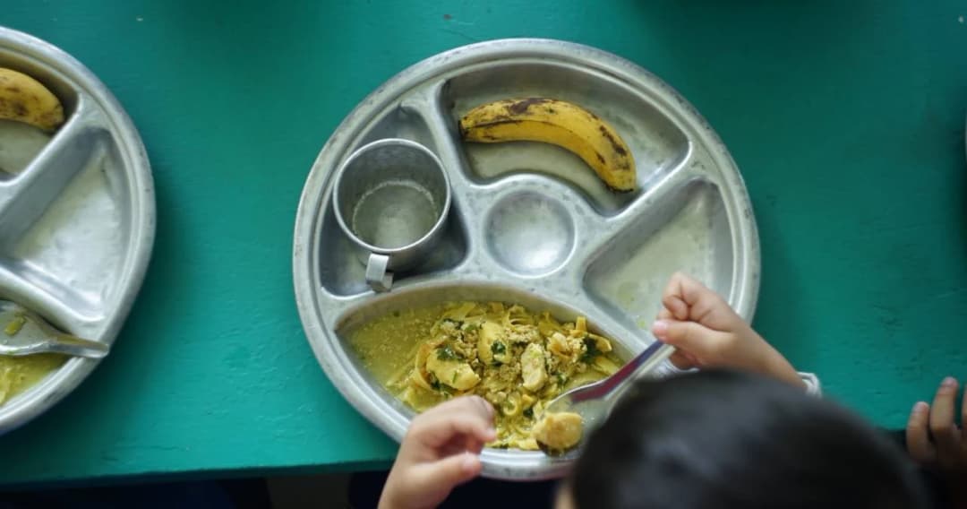 ก.ศึกษาธิการ สั่งเร่งลดผลกระทบโควิด-19 จัดสรรงบค่าอาหารช่วยนักเรียนในครอบครัวยากจน