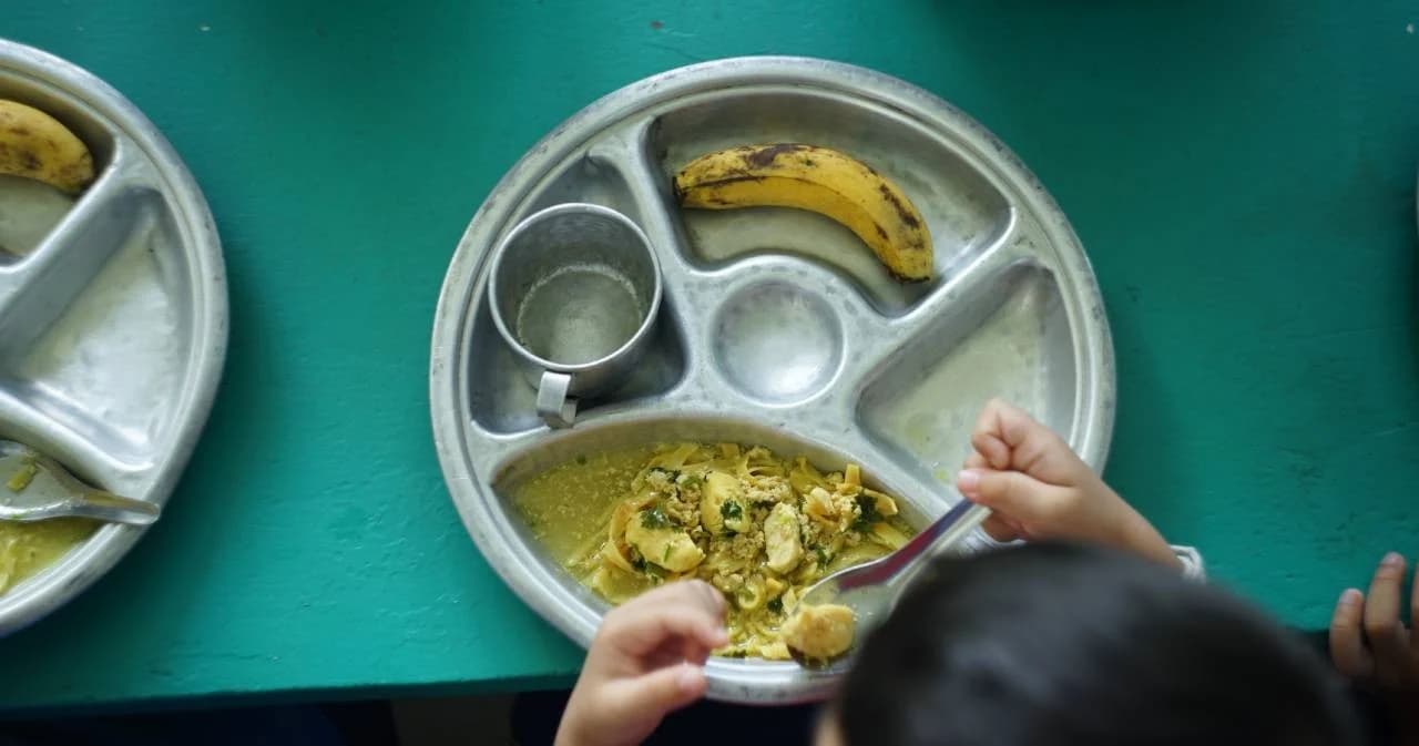 ก.ศึกษาธิการ สั่งเร่งลดผลกระทบโควิด-19 จัดสรรงบค่าอาหารช่วยนักเรียนในครอบครัวยากจน