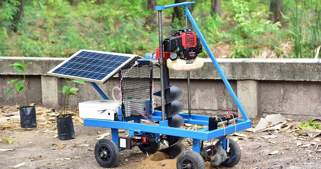 ‘เครื่องขุดดินบังคับวิทยุ’ ตอบโจทย์แรงงานขาดแคลนในภาคเกษตรกรรม