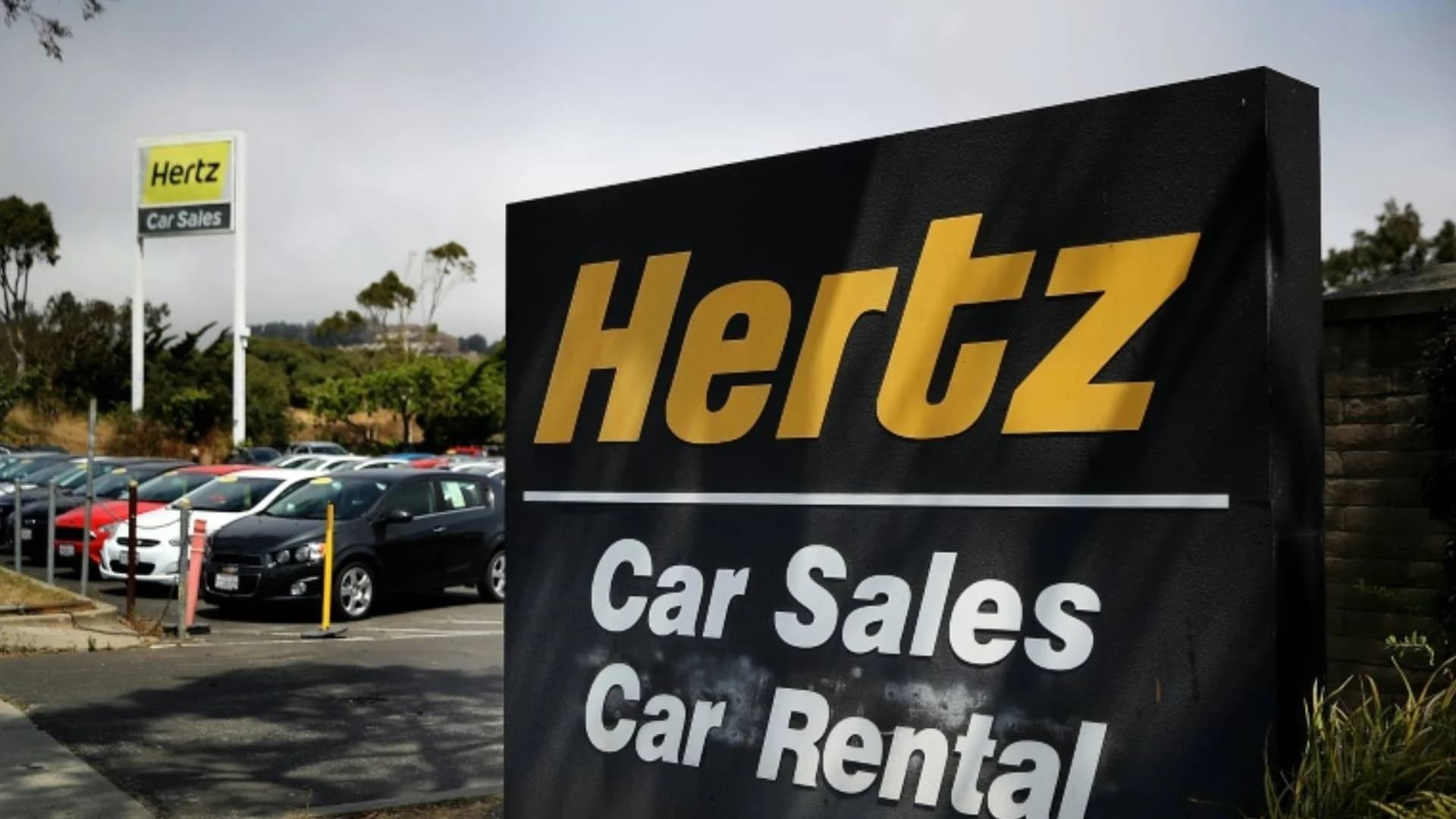 Hertz บริษัทเช่ารถชื่อดัง ประกาศล้มละลาย หลังเจอพิษโควิด-19