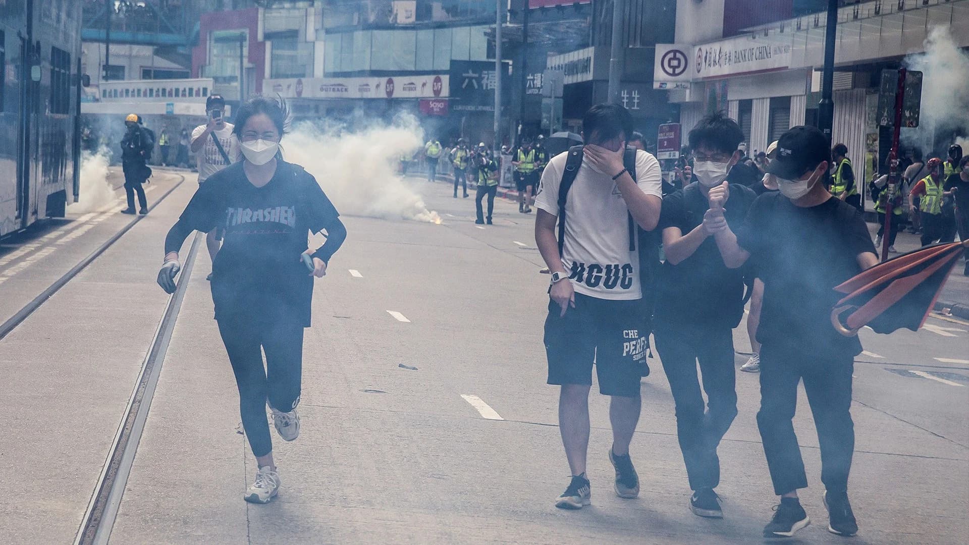 ฮ่องกง กลับมาชุมนุม ต้าน กม.ความมั่นคงของจีน ถูก ตร.ใช้แก๊สน้ำตาสลาย