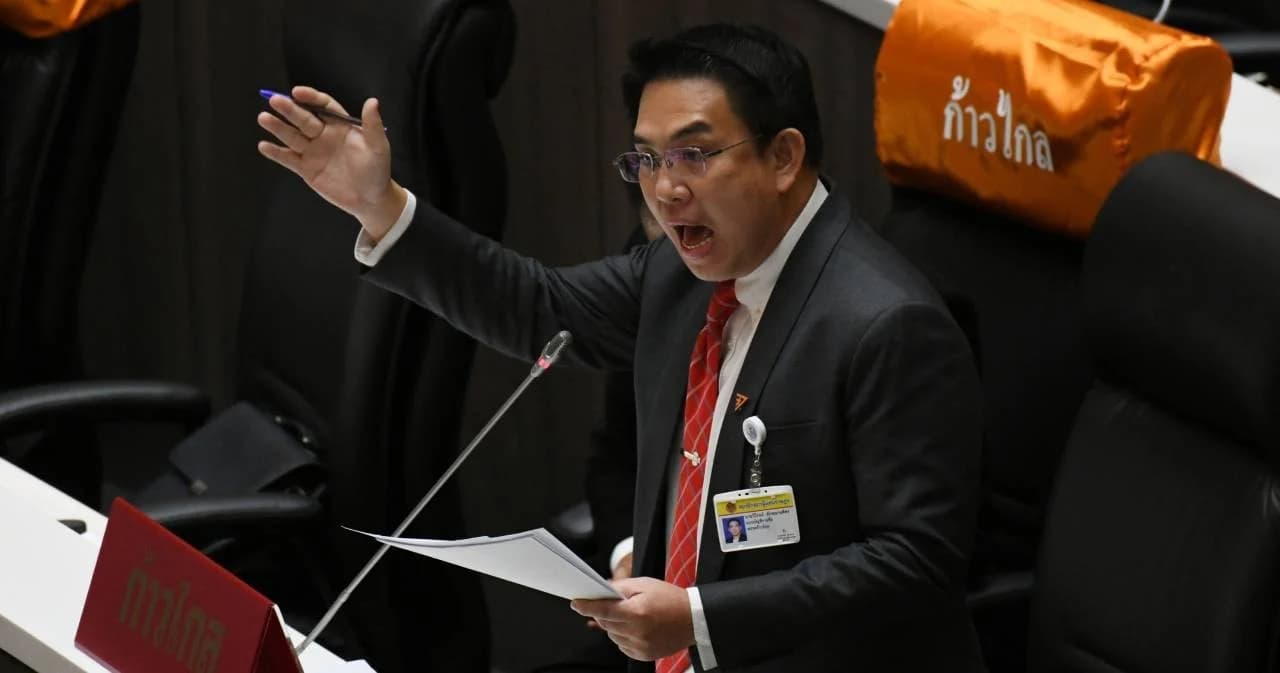 วิโรจน์ ชี้ประกาศชนะโควิดแต่เอา ปชช.เป็นเครื่องเซ่น แนะรัฐบาลใช้งบเน้นช่วยคน-ธุรกิจเล็กก่อน