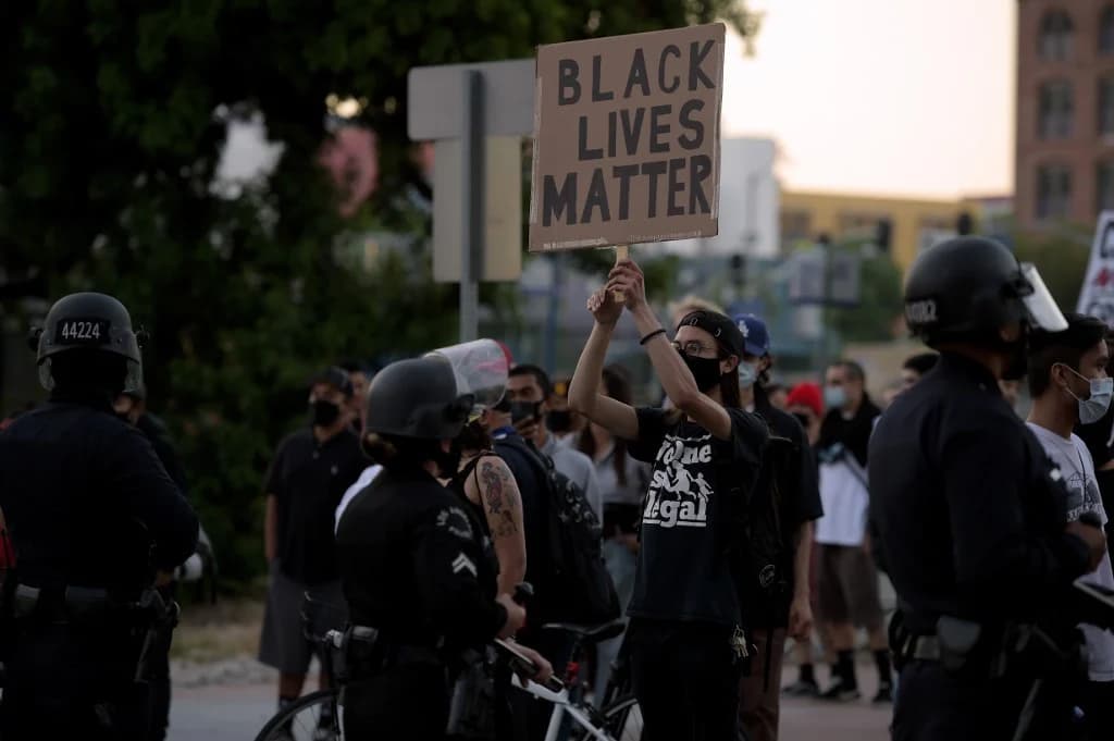 เราควรคิดอย่างไร เมื่อดาราขวัญใจ เฉยชาต่อปัญหาการเมือง