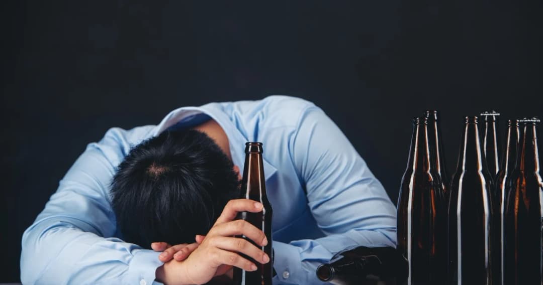 แพทย์เตือน คนติดเหล้าจะภูมิคุ้มกันตก เสี่ยงติดโควิด-19 มากกว่าคนทั่วไป
