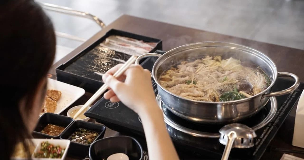 กทม.ยอมให้กินชาบู ปิ้งย่าง ร่วมโต๊ะไม่ต้องใช้ฉากกั้น แต่ให้ตั้งเก้าอี้ห่าง 1 เมตร