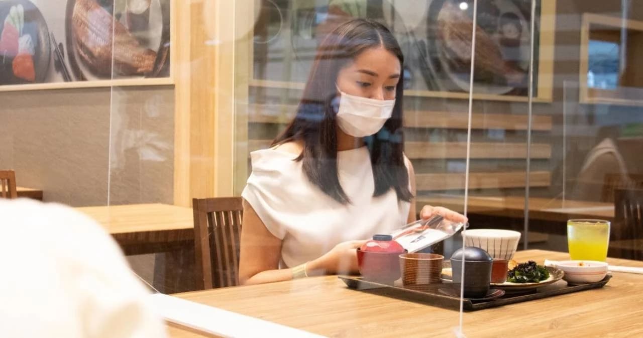 เซ็นทรัลเปิดวันแรก ‘โซนครอบครัวทานด้วยกัน’ ผุดเครื่องให้สัญญาณขึ้นบันไดเลื่อนเว้น 2 ขั้น