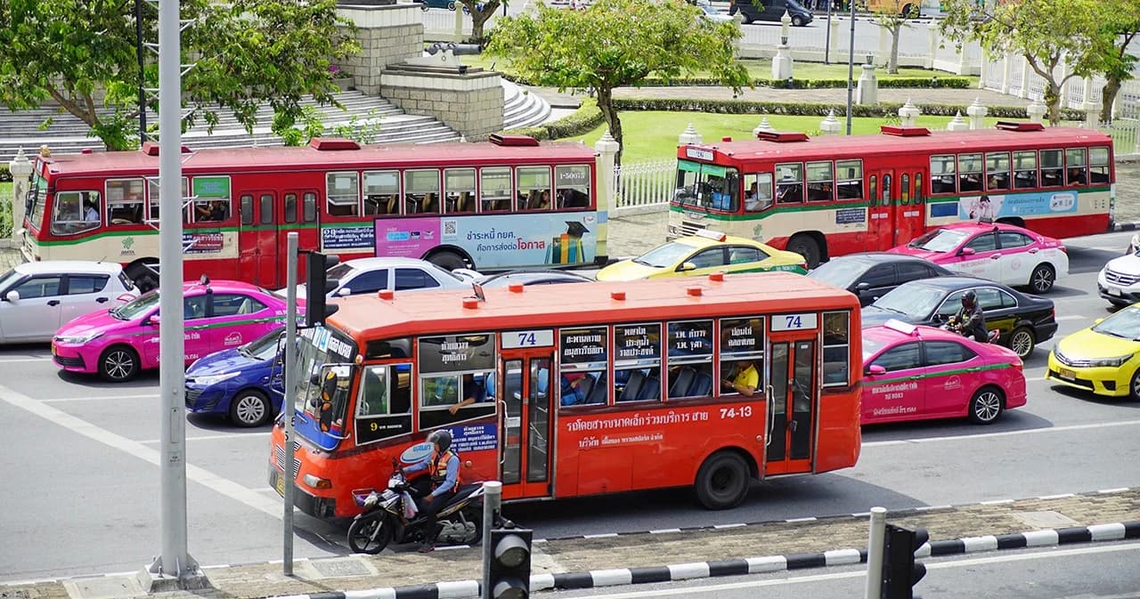 ขาดทั้งรถ-ทั้งกำลังคน ขสมก. ชี้แจงปม ‘รถโดยสารขาดระยะ’ เร่งแก้ไขใน 15 วัน