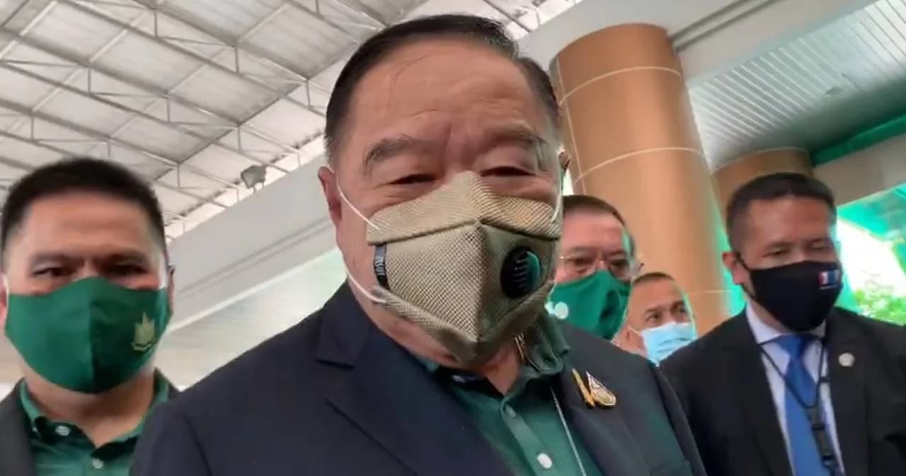 ประวิตร ตอบ “ยังไม่ถึงเวลา” แทงกั๊กพร้อมหรือไม่พร้อมนั่งหัวหน้าพรรคพปชร.