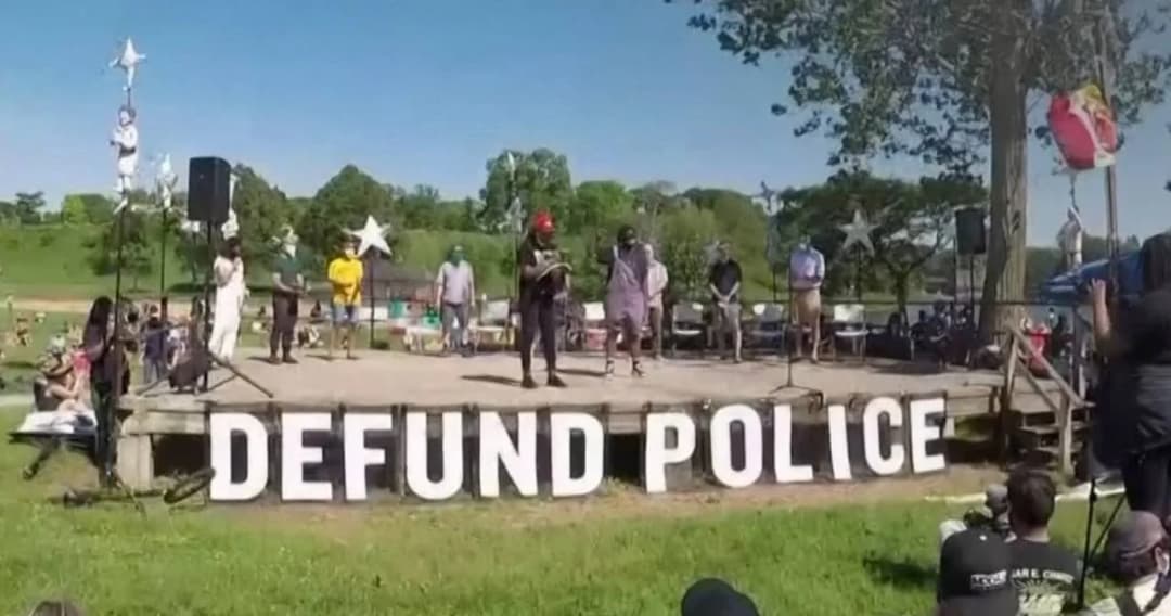 สภาเมืองมินนีแอโพลิส ลงมติยุบสนง.ตำรวจ เซ่นคดีจอร์จ ฟลอยด์